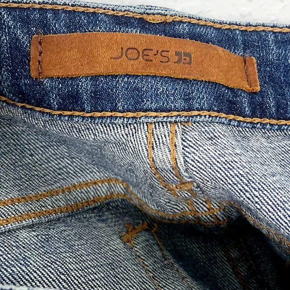 Joe's Jeans Finn Raw-Hem Boyfriend Bermuda Short in Meeka - Picture 4 of 7